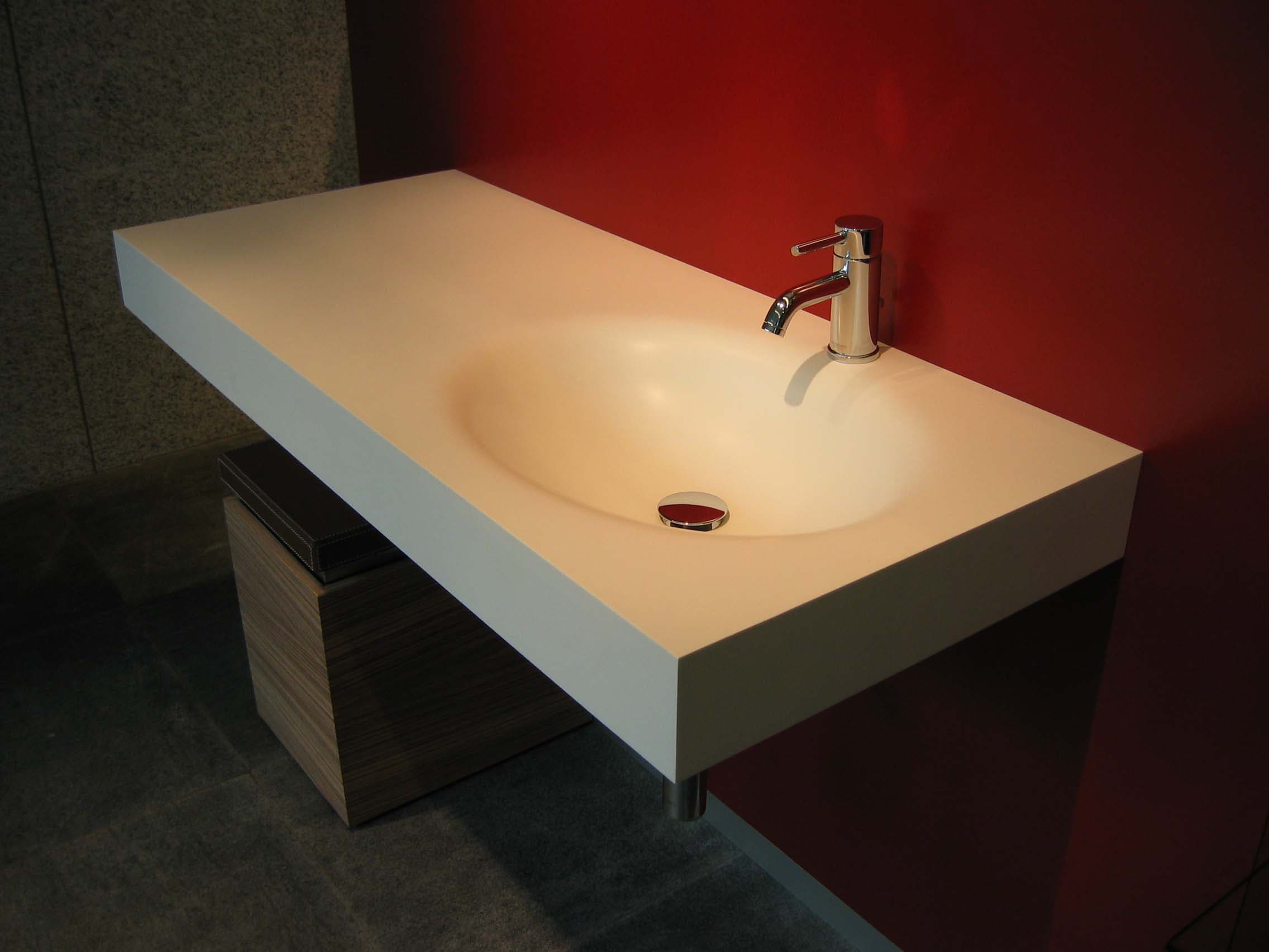 Curved solid surface countertop prepared with Cross-Flow™ heating