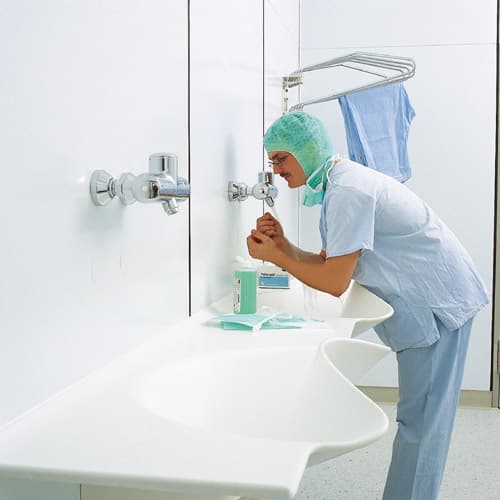 Solid surface washroom element shaped with controlled Cross-Flow™ heating